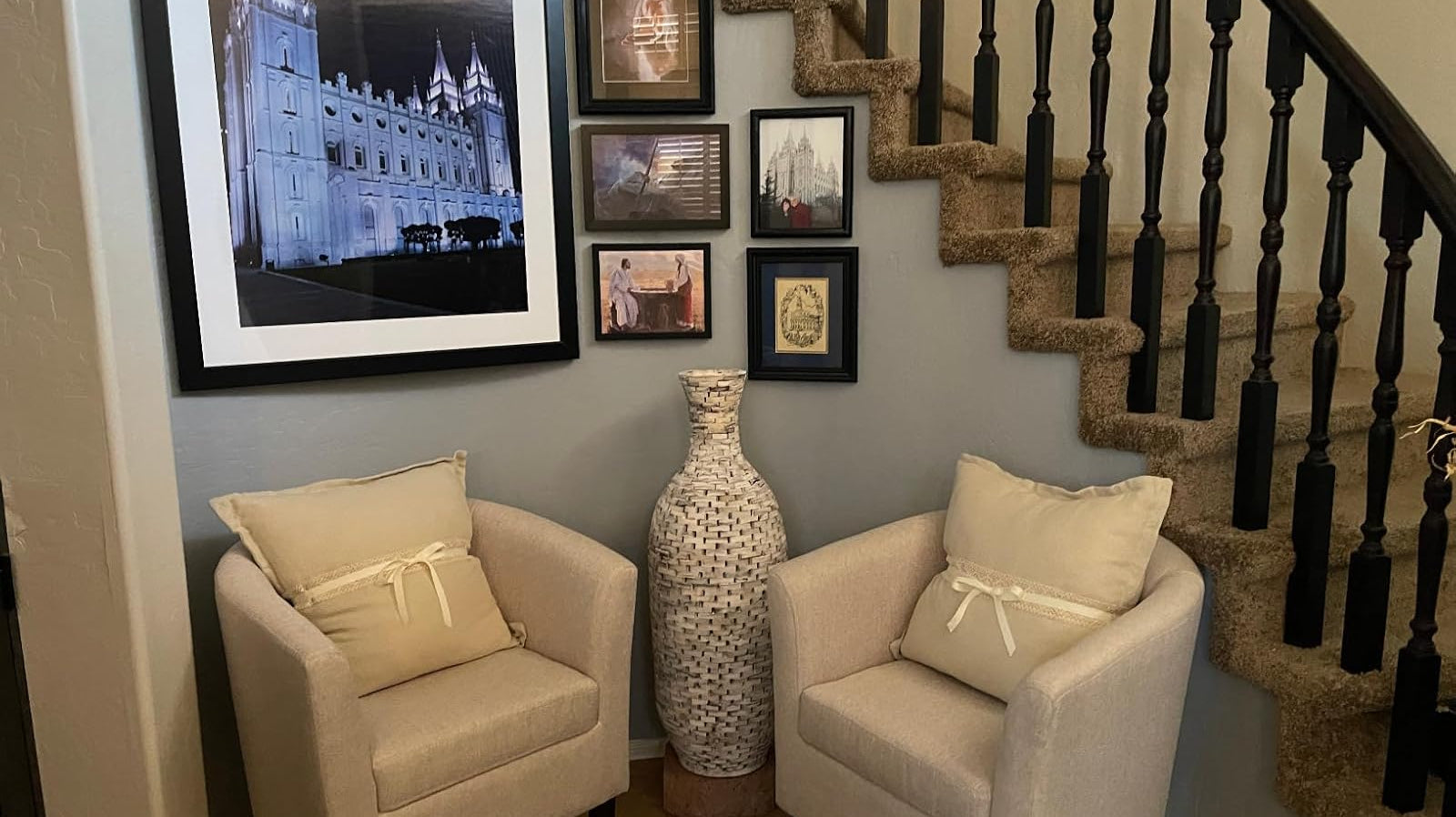 Woolen Single Lounge Chair In The Corner